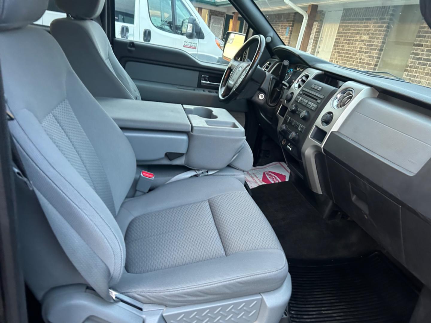 2012 Black Ford F-150 XL SuperCrew 5.5-ft. Bed 4WD (1FTFW1EF1CK) with an 5.0L V8 engine, 6-Speed Automatic transmission, located at 1687 Business 35 S, New Braunfels, TX, 78130, (830) 625-7159, 29.655487, -98.051491 - Photo#2